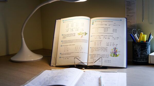 Билингвальный учебник по математике, по которому учатся дети в русской школе в Латвии