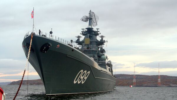 Флагман Северного флота, атомный ракетный крейсер Петр Великий вышел в море для участия в учениях
