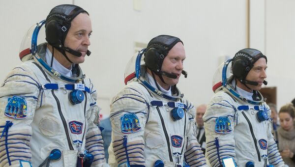 Космонавт Роскосмоса Олег Артемьев, астронавты НАСА Эндрю Фойстел и Ричард Арнольд вошли в состав основного экипажа МКС-55/56. 22 февраля 2018