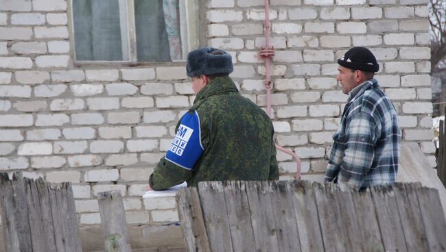 Представители ЛНР в СЦКК фиксируют последствия обстрела села Долгое в ЛНР. 22 февраля 2018