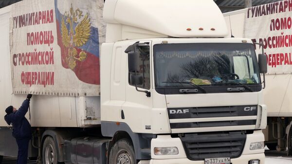 Автомобиль конвоя МЧС России с гуманитарной помощью для жителей Донбасса в Донецке
