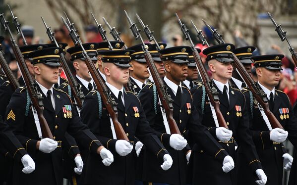 Военные во время парада в США