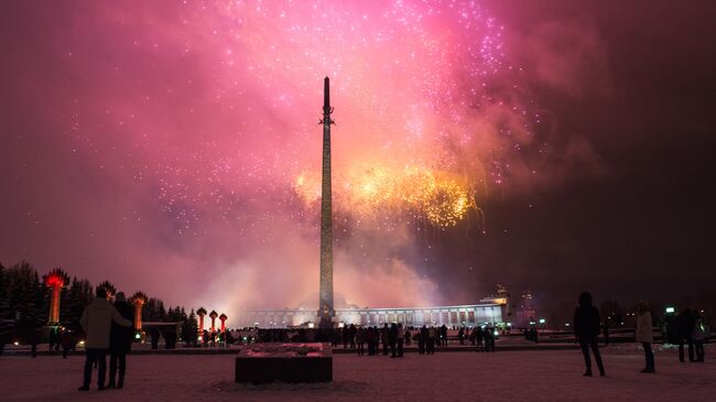 Праздничный салют в честь Дня защитника Отечества