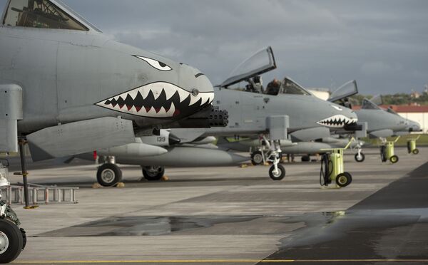 Самолеты A-10 II Thunderbolt ВВС США на авиабазе Лажеш на острове Терсейра, Португалия Самолеты A-10 II Thunderbolt ВВС США на авиабазе Лажеш на острове Терсейра, Португалия