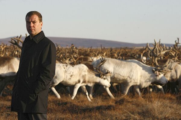 Президент России Дмитрий Медведев во время посещения оленеводческой бригады в посёлке Канчалан