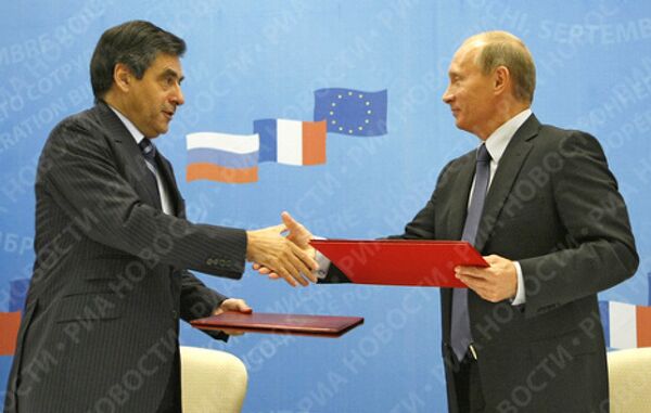 Владимир Путин и Франсуа Фийон во время подписания российско-французских двусторонних соглашений в Сочи 
