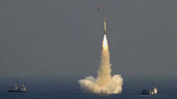Испытания баллистической ракеты морского базирования в Индии. Архивное фото