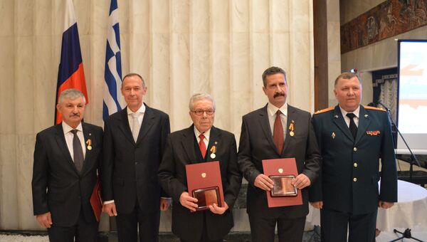 Церемония награждения граждан Греции медалями За заслуги в увековечивание памяти погибших защитников Отечества в посольстве России в Афинах