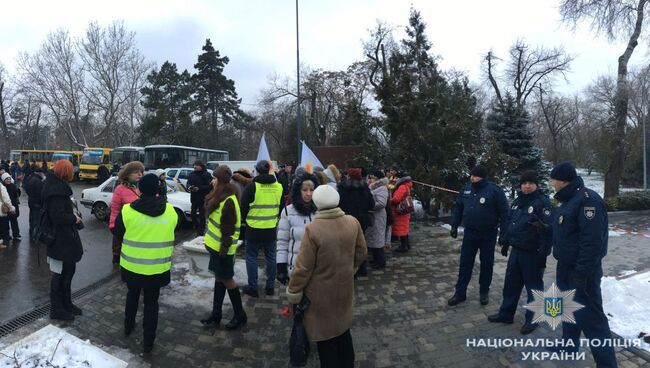 Сотрудники полиции на Аллее Славы в Одессе, Украина. 23 февраля 2018