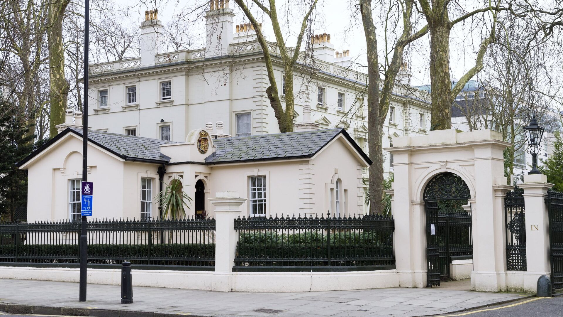 Посольство в лондоне. Русское посольство в Лондоне. Посольство Российской Федерации в Лондоне. Посольство РФ В Великобритании. Посолства Росси в Лондоне.