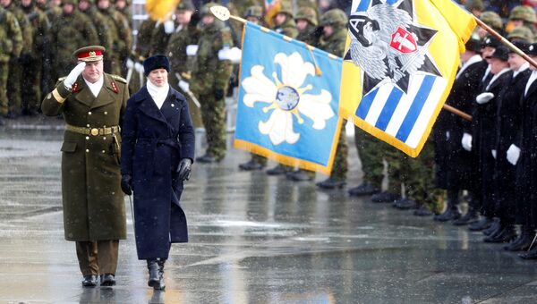 Командующий Силами обороны Эстонии Рихо Террас и президент Эстонии Керсти Кальюлайд на параде в честь празднования 100-летия со дня провозглашения независимости Эстонии. 24 февраля 2018