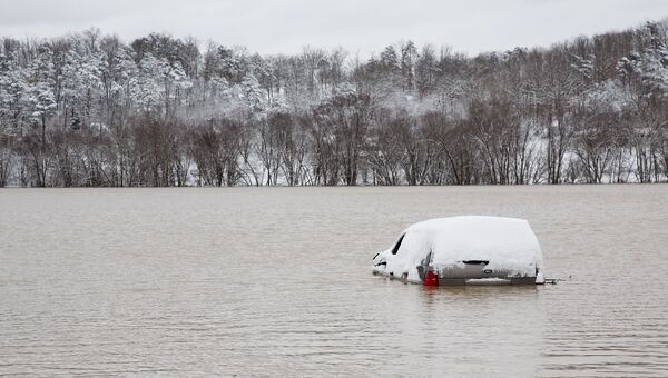 Заброшенный автомобиль после наводнения, штат Кентукки. Архивное фото