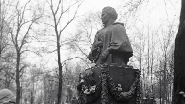 Могила Леси Украински на Байковом кладбище. архивное фото