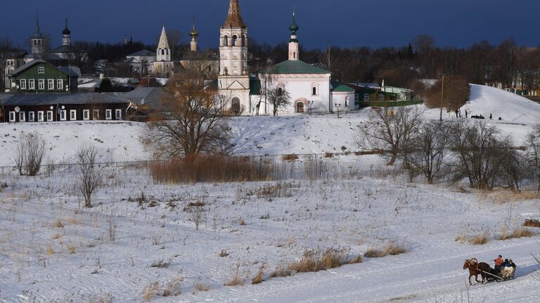 Вид на церквь в Суздале