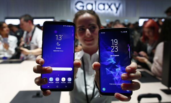 Новые смартфоны Galaxy S9 и S9+ на мероприятии Samsung Galaxy Unpacked 2018 в Барселоне. 25 февраля 2018