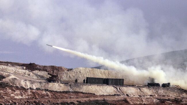 Турецкая артиллерия стреляет по сирийским курдским позициям в районе Африна в Сирии