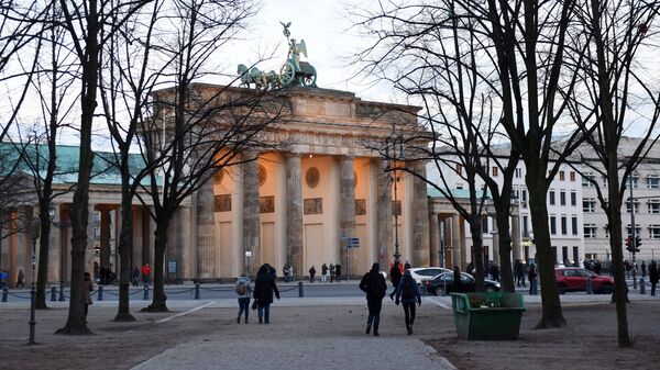 Брандербургские ворота в центре Берлина в районе Митте