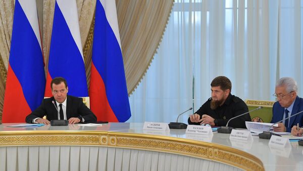 Дмитрий Медведев проводит в Грозном заседание правительственной комиссии по социально-экономическому развитию Северо-Кавказского федерального округа. 26 февраля 2018