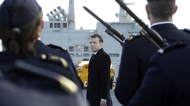 Президент Франции Эммануэль Макрон в военном порту в Тулоне