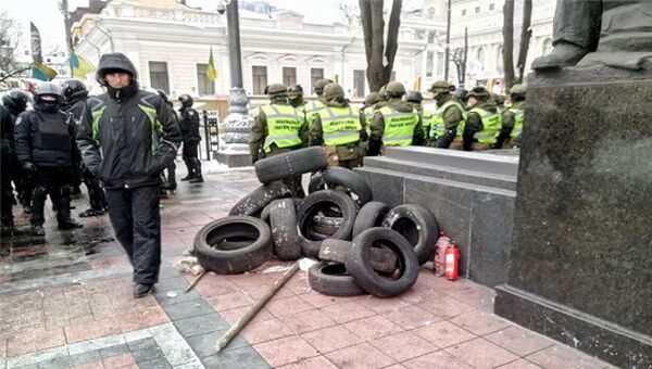 Полиция на месте столкновения со сторонниками Михаила Саакашвили в Киеве. 27 февраля 2018
