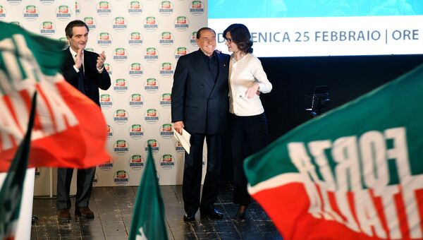 Лидер партии Forza Italia Сильвио Берлускони на предвыборном митинге в Милане. 25 февраля 2018