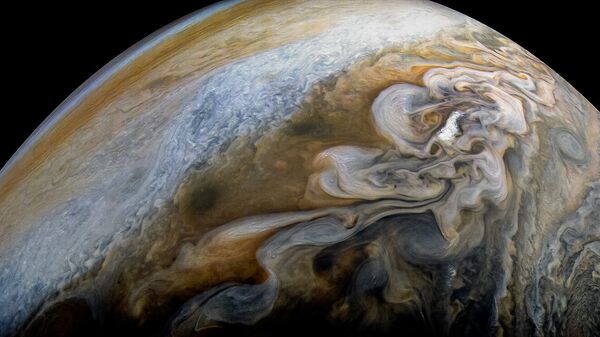 Снимок облаков на Юпитере с зондом Juno