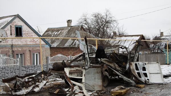 Автомобиль Газель, разрушенный в результате обстрела, в городе Докучаевск Донецкой области. Архивное фото