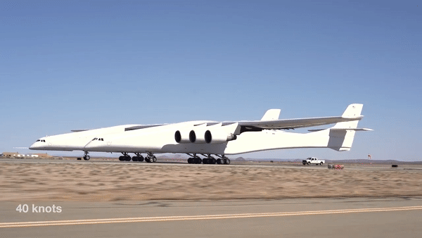 В Сети появилось видео испытаний прототипа самолета Stratolaunch