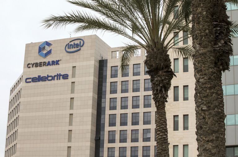 Офис израильской компании Cellebrite, которая может извлекать и декодировать данные с заблокированных телефонов Apple iPhone Офис израильской компании Cellebrite, которая может извлекать и декодировать данные с заблокированных телефонов Apple iPhone