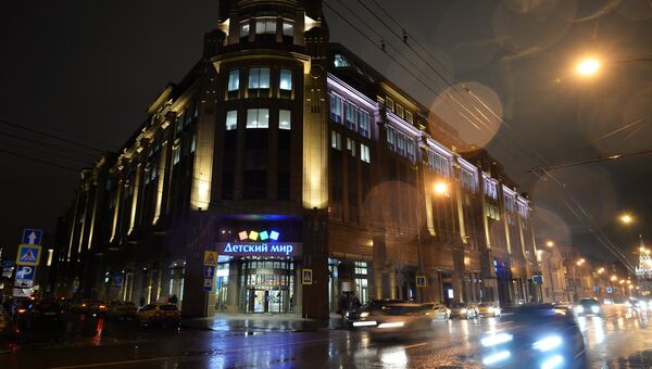 Здание торгового центра Военторг на улице Воздвиженка в Москве