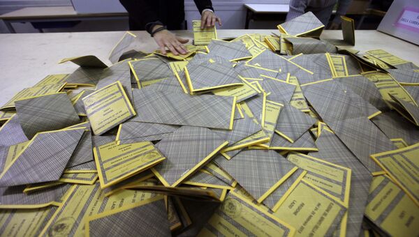 Подсчет голосов на избирательном участке в Риме в ходе парламентских выборов в Италии