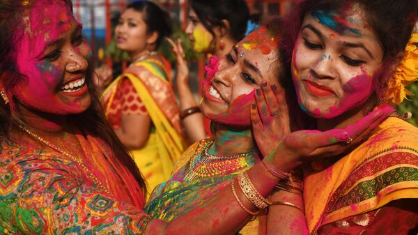 Фестиваль красок Холи в Калькутте