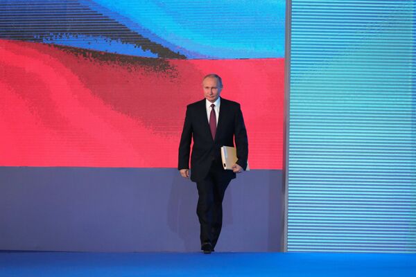 Владимир Путин перед началом выступления с ежегодным посланием Федеральному Собранию в ЦВЗ Манеж. 1 марта 2018