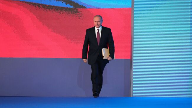 Владимир Путин перед началом выступления с ежегодным посланием Федеральному Собранию в ЦВЗ Манеж. 1 марта 2018