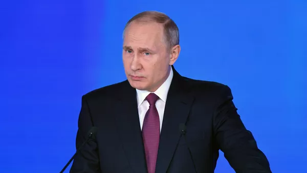 Президент РФ Владимир Путин выступает с ежегодным посланием Федеральному Собранию в ЦВЗ Манеж