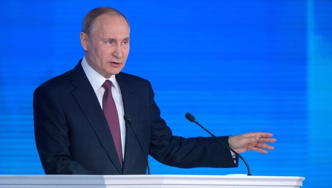 Президент РФ Владимир Путин выступает с ежегодным посланием Федеральному Собранию в ЦВЗ Манеж