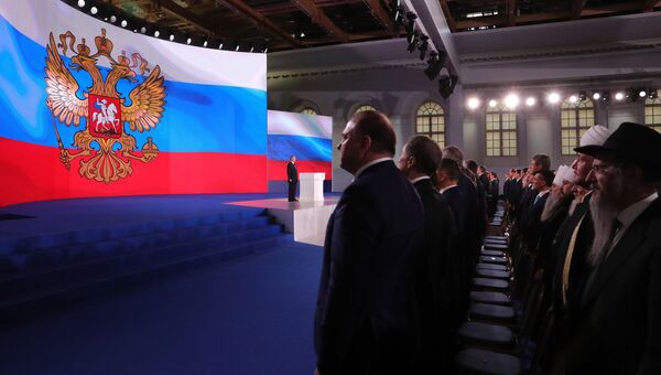 Президент РФ Владимир Путин во время исполнения гимна после выступления с ежегодным посланием Федеральному Собранию