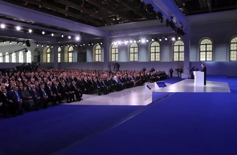 Президент РФ Владимир Путин выступает с ежегодным посланием Федеральному Собранию в ЦВЗ Манеж. 1 марта 2018 Президент РФ Владимир Путин выступает с ежегодным посланием Федеральному Собранию в ЦВЗ Манеж. 1 марта 2018