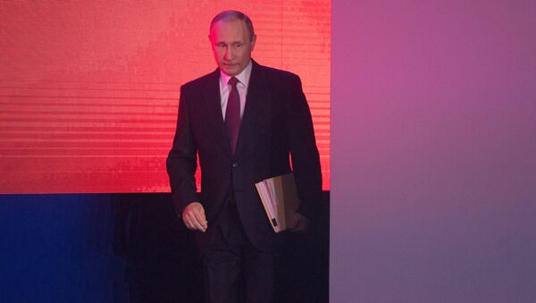 Президент РФ Владимир Путин перед началом выступления с ежегодным посланием Федеральному Собранию в ЦВЗ Манеж. 1 марта 2018