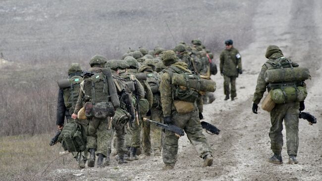 Военнослужащие во время тактических учений ВДВ. Архивное фото