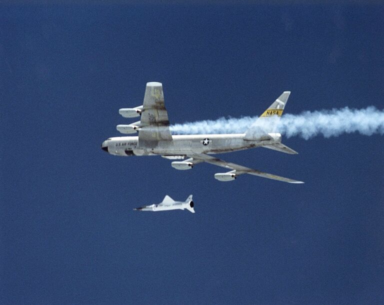 Американский беспилотный экспериментальный гиперзвуковой летательный аппарат X-43 Американский беспилотный экспериментальный гиперзвуковой летательный аппарат X-43