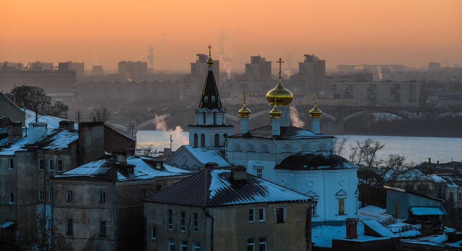 Вид на собор Александра Невского, церковь святого пророка Божия Илии