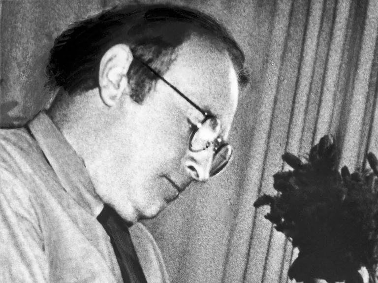 Лауреат Нобелевской премии поэт Иосиф Бродский (1940-1996 гг.) во время работы. Лауреат Нобелевской премии поэт Иосиф Бродский (1940-1996 гг.) во время работы.