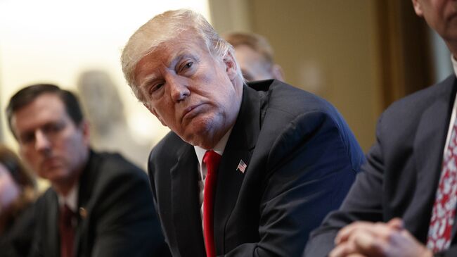 Президент Дональд Трамп во время встречи c руководителями стальной и алюминиевой отрасли в кабинете министров Белого дома. 1 марта 2018