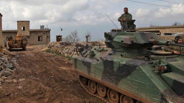 Турецкие танки и вертолеты продвигаются в деревню Аль-Маабатлы в регионе Африн. Архивное фото