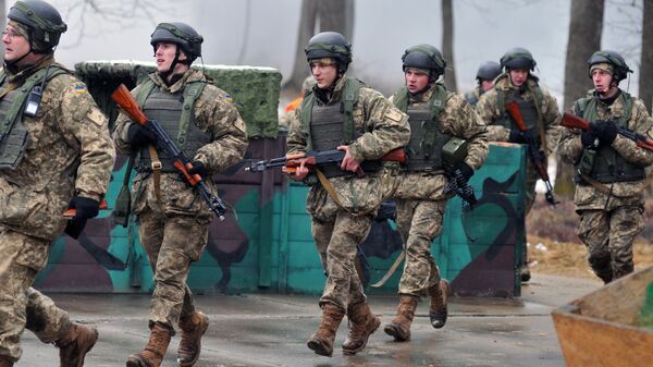 Украинские военнослужащие во время боевых учений на Яворовском полигоне в Львовской области