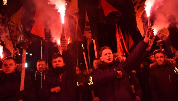 Участники факельного шествия активистов праворадикальных организаций во Львове. 4 марта 2018