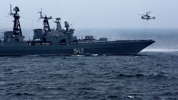 Большой противолодочный корабль (БПК) Маршал Шапошников и вертолет Ка-27ПС Тихоокеанского флота РФ