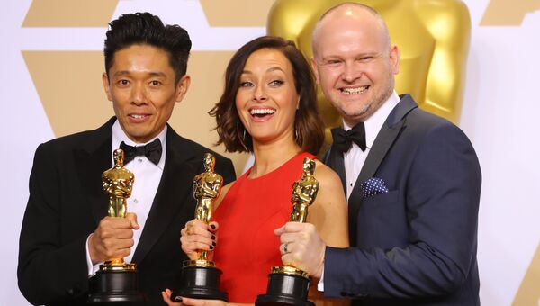 Кадзухиро Цудзи, Люси Сиббик и Дэвид Малиновски на церемонии вручения премии Оскар