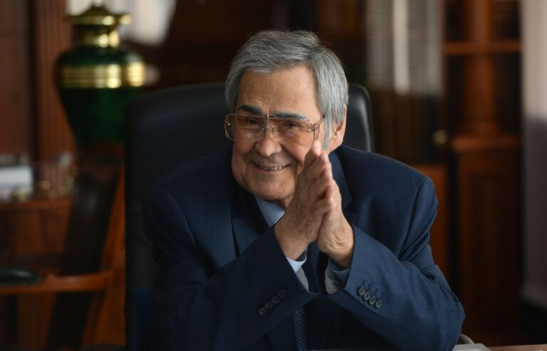 Губернатор Кемеровской области Аман Тулеев Губернатор Кемеровской области Аман Тулеев